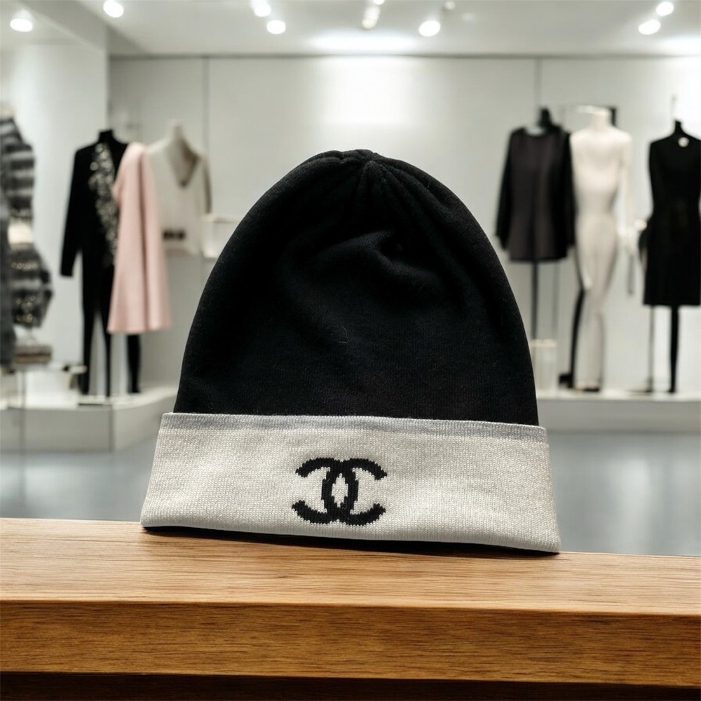 **SOLD**CHANEL Monochrome Knit Beanie